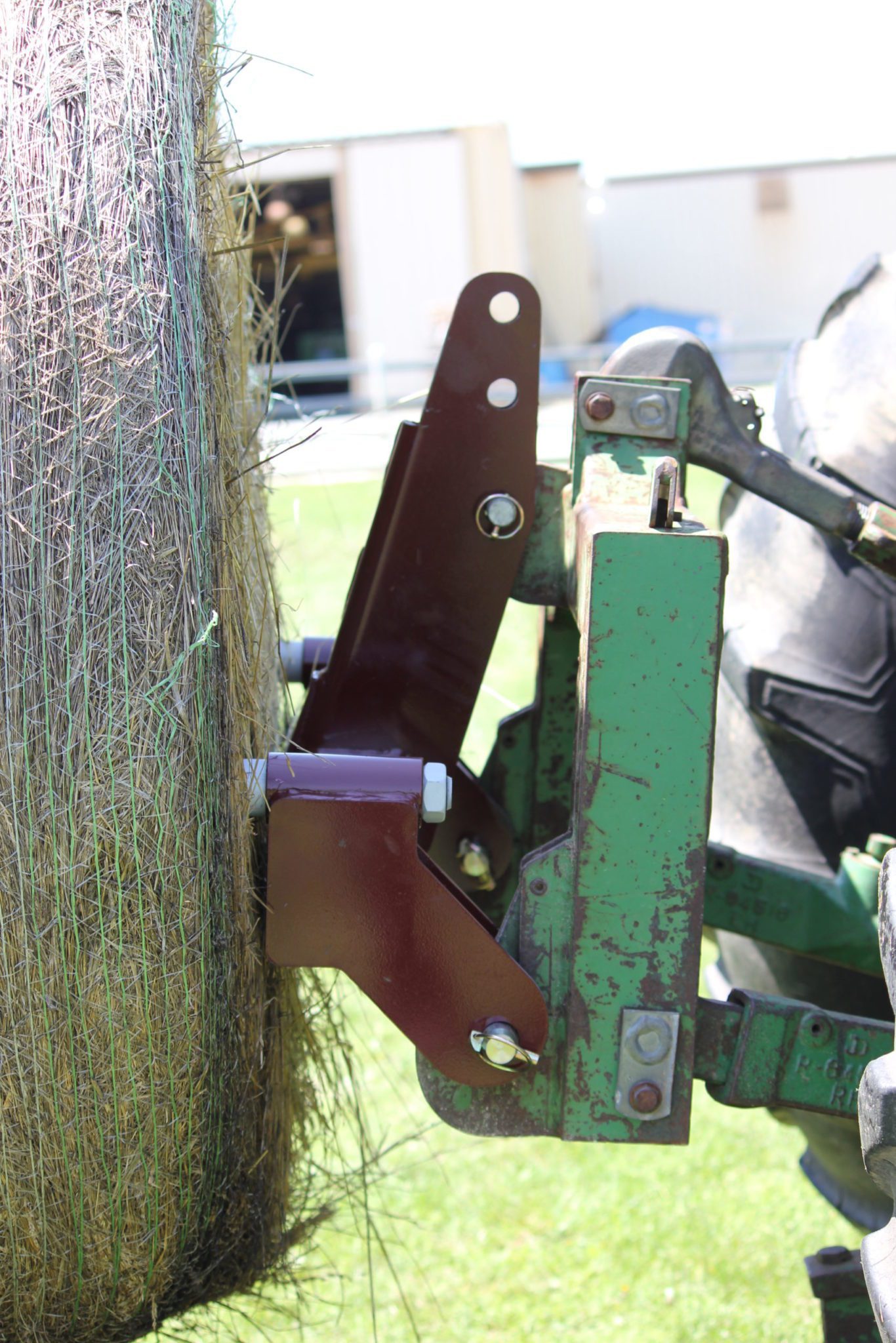 close up on 3-Point Double Quick-Hitch hay bale spear bracket