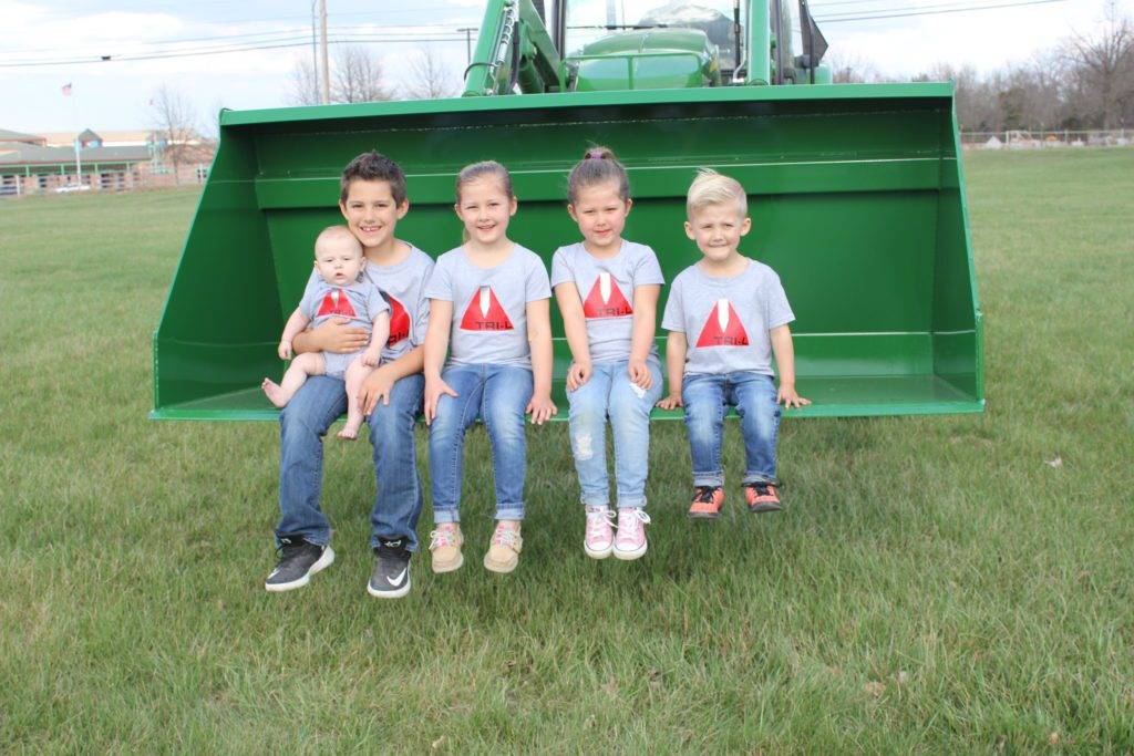 Poultry Litter Bucket TriL Manufacturing